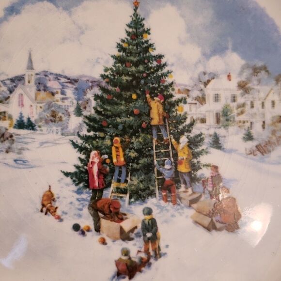 Vintage 1978 Avon Collector Plate "Trimming the Tree" - Picture 4 of 9